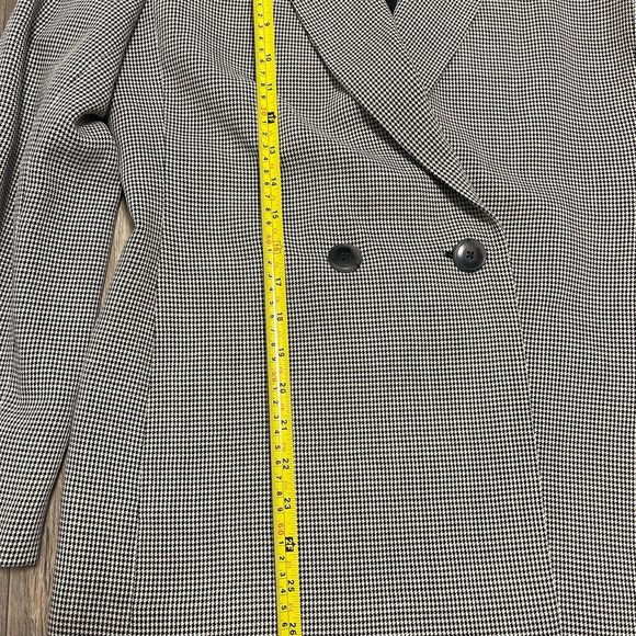 Size 4 Linda allard ellen Tracy blazer jacket
With shoulder pads - Picture 3 of 6